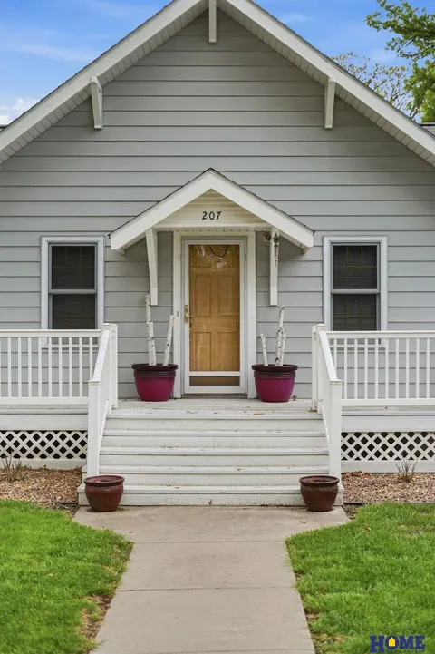 207 W 4th Street: front porch steps and the wood front door