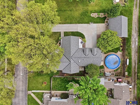 207 W 4th Street: aerial view straight down on the house, pool and back yard, photo 6