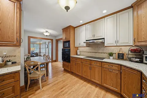 207 W 4th Street: kitchen looking toward the informal dining nook