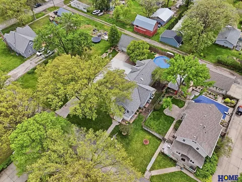 207 W 4th Street: closer aerial view of the neighborhood, photo 69