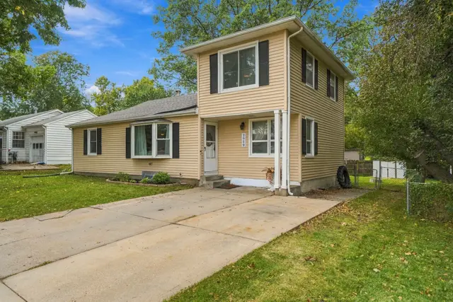 2919 S 37th St: front of the home, photo 3