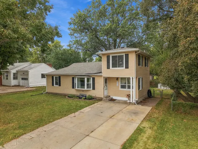 2919 S 37th St: front of the home, photo 4