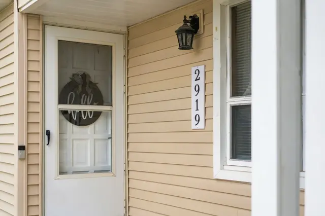 2919 S 37th St: front of the home, photo 5