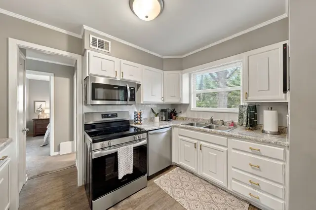 2919 S 37th St: kitchen, photo 11