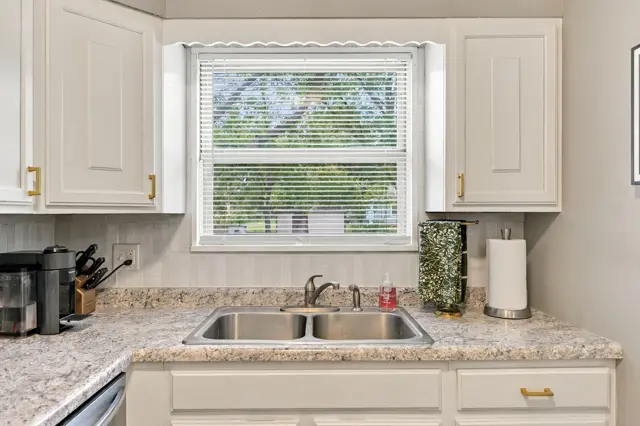 2919 S 37th St: kitchen, photo 14