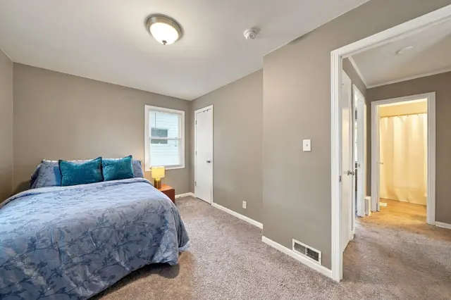 2919 S 37th St: bedroom, photo 18