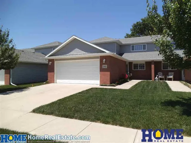 7650 Maple Village Dr: front of the home, photo 1