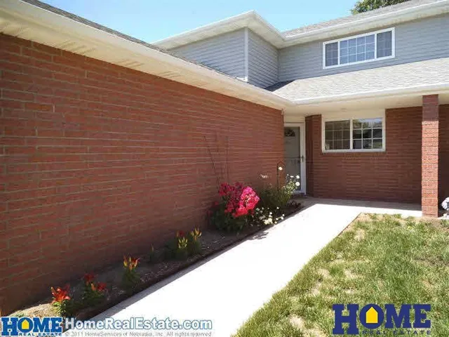 7650 Maple Village Dr: front walk and covered porch, photo 2