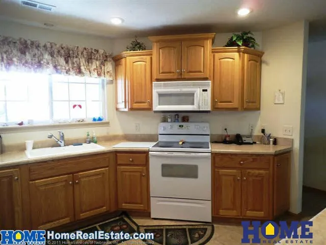 7650 Maple Village Dr: kitchen, photo 5