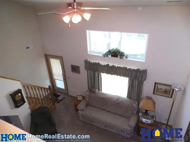 7650 Maple Village Dr: living room, photo 10