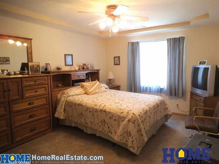7650 Maple Village Dr: primary bedroom on the main floor