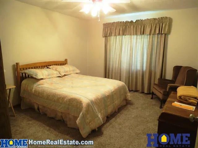 7650 Maple Village Dr: upstairs bedroom, photo 14