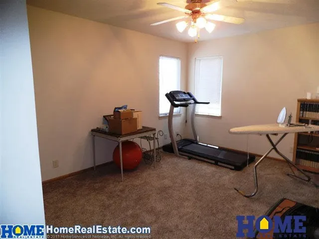 7650 Maple Village Dr: upstairs room, photo 15
