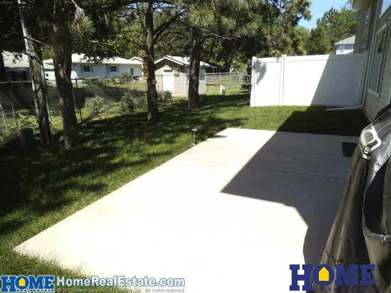 7650 Maple Village Dr: back patio